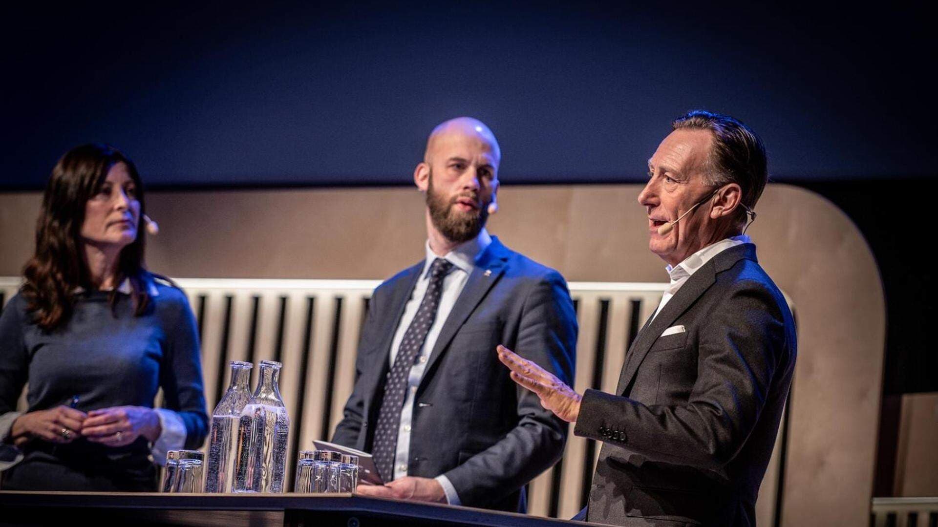 Carl-Oskar Bohlin, civilförsvarsminister och Jan-Olof Jacke, vd på Svenskt Näringsliv.