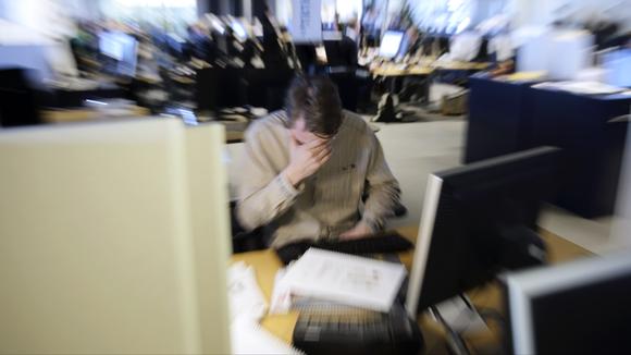 Ung som mår dåligt på jobbet